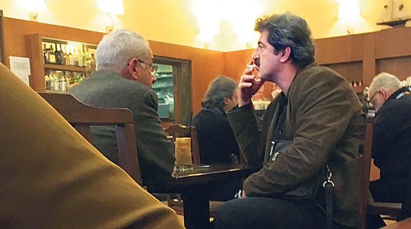 Μια Δικαστής, ένας Υπουργός και ένα Καφενείο