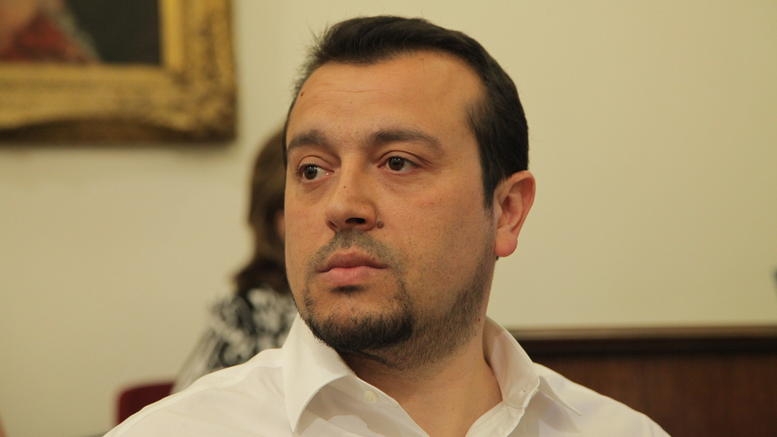 Προσπάθεια χειραγώγησης των ΜΜΕ