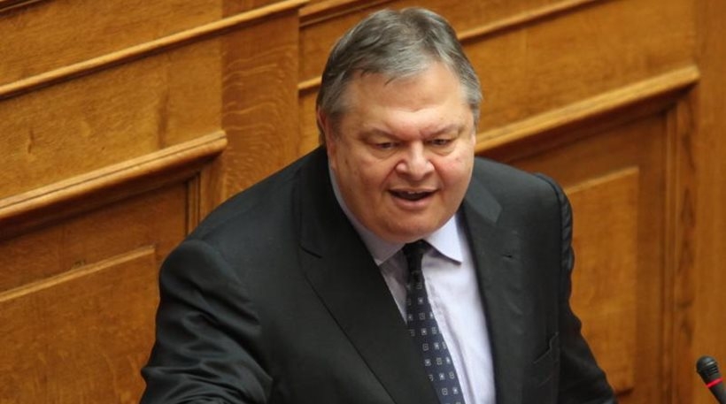 Βενιζέλος: κυβερνάτε εκβιάζοντας την ιστορία, αυτό δεν μπορεί να τραβήξει