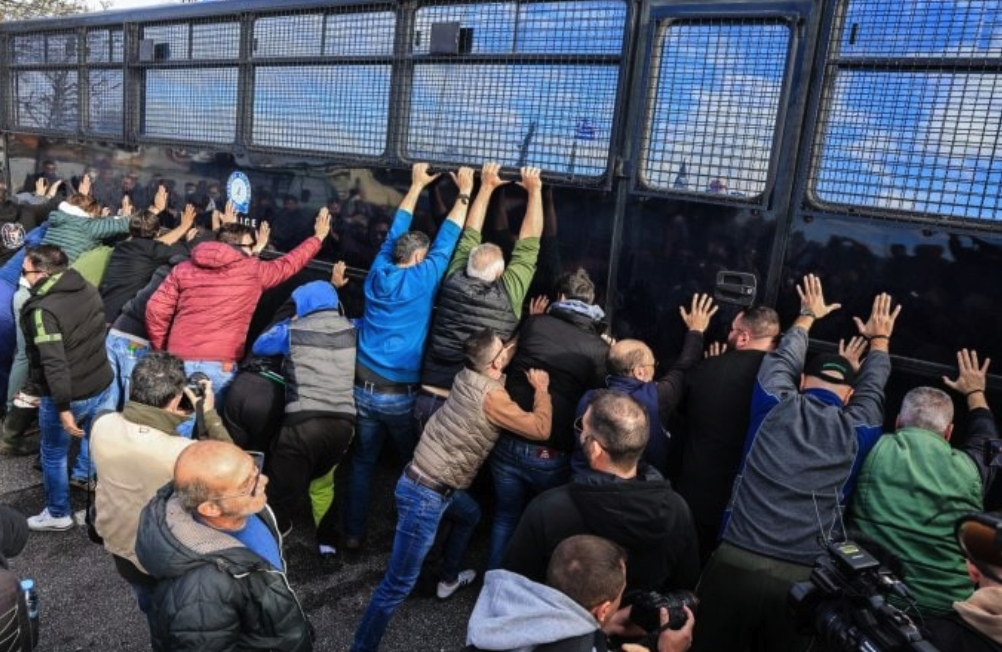 Οι επετειακές κινητοποιήσεις δεν λύνουν κανένα πρόβλημα