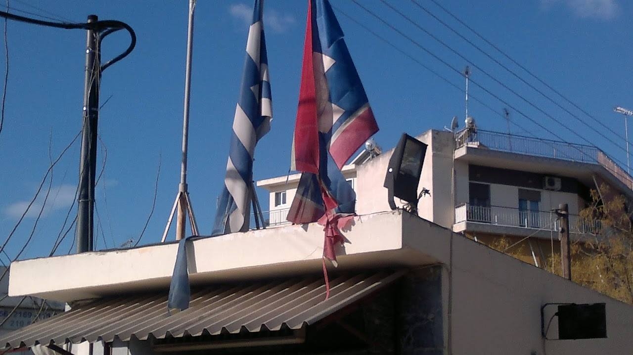 Οι σκισμένες σημαίες του Τρίτου Νεκροταφείου