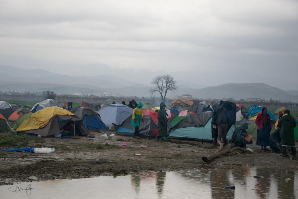 Το Δραχμοσύνορο, η Θεολογία και το Κράτος Διακινητής. Μία παρέμβαση.