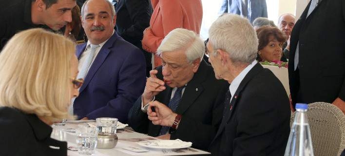 Τιμωρήστε Παυλόπουλο - Τσίπρα - Καμμένο κ.λπ. για κάπνισμα σε δημόσιους χώρους!