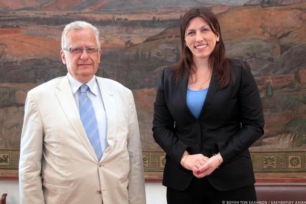 Όλοι οι θεσμοί συμφωνούν με τη Ζωή Κωνσταντοπούλου;