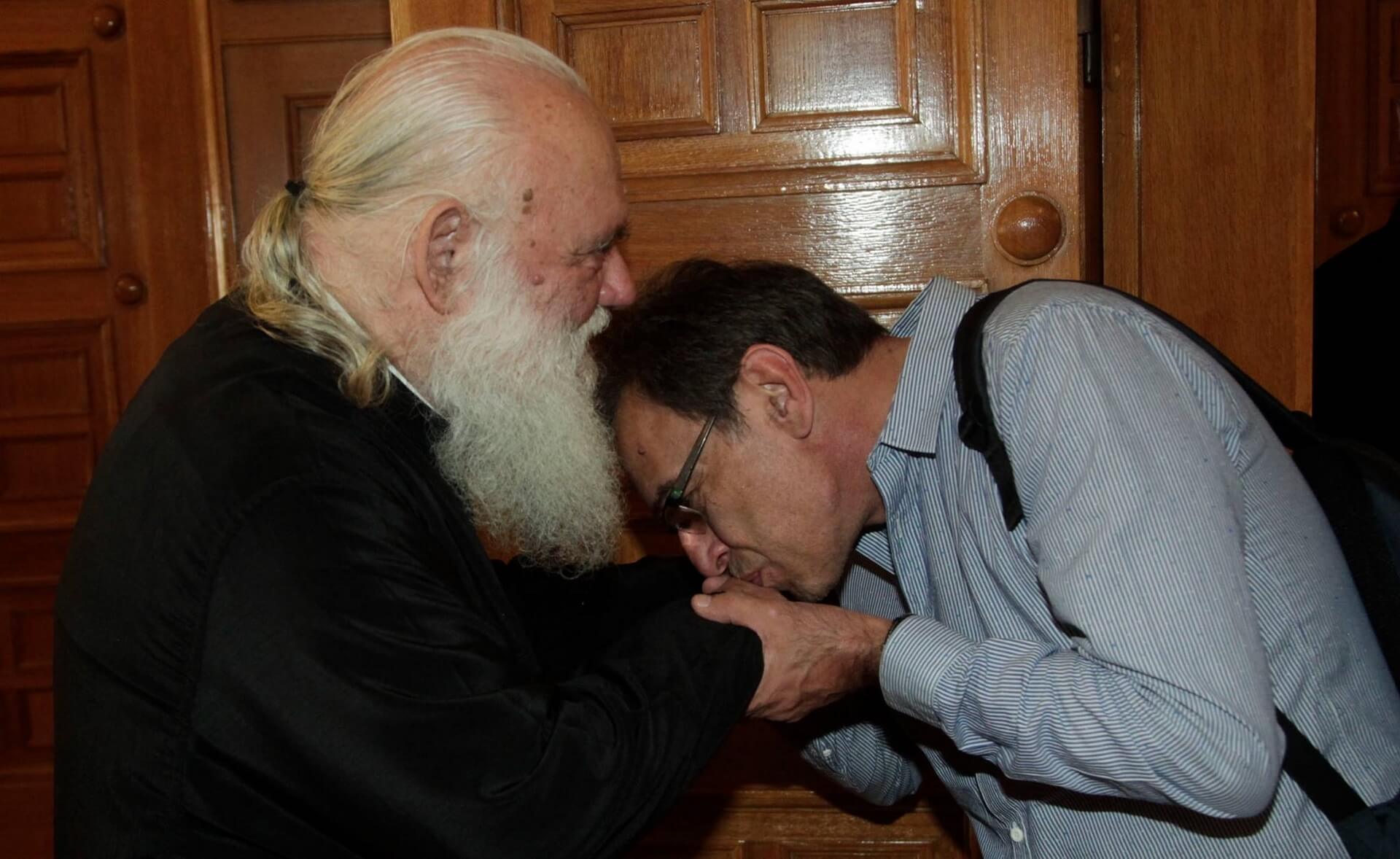 O οπισθοδρομικός κ. Ιερώνυμος και το σύμφωνο συμβίωσης