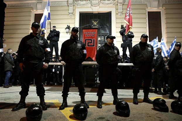 Η Χρυσή Αυγή και η μαμή της ιστορίας