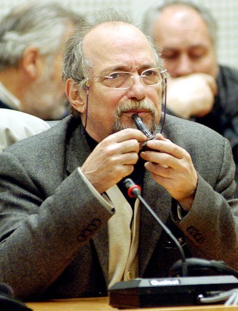 Φλωράκηδες ή Παπαγιαννάκηδες;