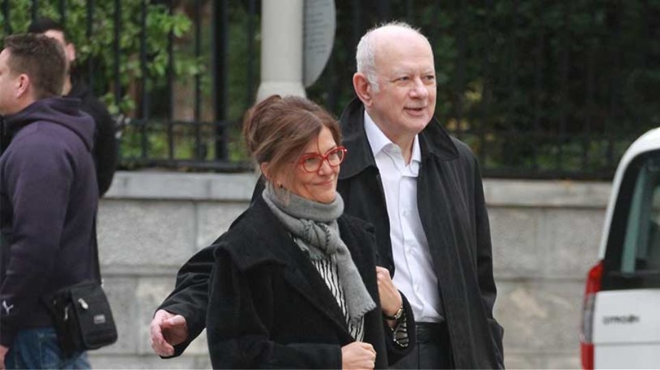 "Κάποια στιγμή, να απολογηθείτε για τη νεότερη γενιά"