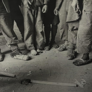 &Alpha;&theta;ή&nu;&alpha; 22 &Iota;&alpha;&nu;&omicron;&upsilon;&alpha;&rho;ί&omicron;&upsilon; 1945. &Phi;&omega;&tau;&omicron;&gamma;&rho;&alpha;&phi;ί&alpha; &alpha;&pi;ό &tau;&eta;&nu; &epsilon;&pi;&iota;&sigma;&tau;&rho;&omicron;&phi;ή &omicron;&mu;ή&rho;&omega;&nu; &tau;&omicron;&upsilon; &Epsilon;&Lambda;&Alpha;&Sigma;. &Omicron;&iota; &pi;&epsilon;&rho;&iota;&sigma;&sigma;ό&tau;&epsilon;&rho;&omicron;&iota; &gamma;ύ&rho;&iota;&sigma;&alpha;&nu; &phi;&omicron;&rho;ώ&nu;&tau;&alpha;&sigmaf; &pi;&alpha;&pi;&omicron;ύ&tau;&sigma;&iota;&alpha; &phi;&tau;&iota;&alpha;&gamma;&mu;έ&nu;&alpha; &alpha;&pi;ό &kappa;&omicron;&upsilon;&rho;έ&lambda;&iota;&alpha; ή &alpha;&kappa;ό&mu;&eta; &kappa;&alpha;&iota; &xi;&iota;&pi;ό&lambda;&eta;&tau;&omicron;&iota;. 