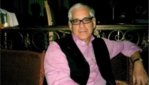 &Omicron; &kappa;&alpha;&theta;&eta;&gamma;&eta;&tau;ή&sigmaf; &kappa;&alpha;&iota; &alpha;&kappa;&alpha;&delta;&eta;&mu;&alpha;ϊ&kappa;ό&sigmaf; &Alpha;&lambda;έ&xi;&alpha;&nu;&delta;&rho;&omicron;&sigmaf; &Nu;&epsilon;&chi;&alpha;&mu;ά&sigmaf;, &sigma;&tau;&omicron; &xi;&epsilon;&nu;&omicron;&delta;&omicron;&chi;&epsilon;ί&omicron; &Mu;&epsilon;&gamma;ά&lambda;&eta; &Beta;&rho;&epsilon;&tau;&alpha;&nu;&nu;ί&alpha;, &tau;&omicron; 2011, ό&tau;&alpha;&nu; &mu;&alpha;&sigmaf; &pi;&alpha;&rho;&alpha;&chi;ώ&rho;&eta;&sigma;&epsilon; &alpha;&upsilon;&tau;ή &tau;&eta; &sigma;&upsilon;&nu;έ&nu;&tau;&epsilon;&upsilon;&xi;&eta;.
