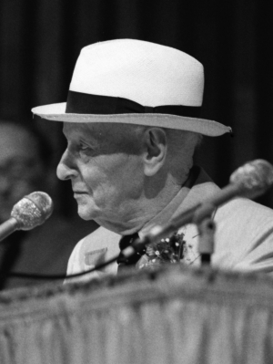 &Omicron; &Iota;&sigma;&alpha;ά&kappa; &Mu;&pi;ά&sigma;&epsilon;&beta;&iota;&tau;&sigmaf; &Sigma;ί&nu;&gamma;&kappa;&epsilon;&rho; (1904-1991) &sigma;&tau;&omicron; &Mu;&alpha;ϊά&mu;&iota; &tau;&omicron; 1988.  