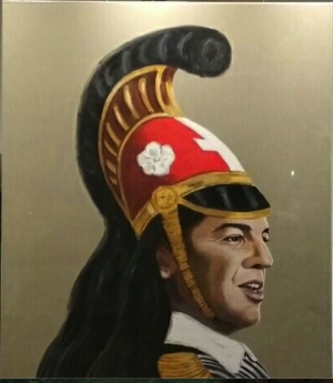Mathew Halpin, Tsipras as Kolokotronis, 2015, &lambda;ά&delta;&iota; &sigma;&epsilon; &kappa;&alpha;&mu;&beta;ά. &Tau;&omicron; έ&rho;&gamma;&omicron; &phi;&iota;&lambda;&omicron;&tau;&epsilon;&chi;&nu;ή&theta;&eta;&kappa;&epsilon; &alpha;&pi;ό &zeta;&omega;&gamma;&rho;ά&phi;&omicron; &omicron; &omicron;&pi;&omicron;ί&omicron;&sigmaf; &zeta;&epsilon;&iota; &sigma;&tau;&omicron; &Eta;&rho;ά&kappa;&lambda;&epsilon;&iota;&omicron; &Kappa;&rho;ή&tau;&eta;&sigmaf; &kappa;&alpha;&iota; &epsilon;&kappa;&tau;έ&theta;&eta;&kappa;&epsilon; &sigma;&tau;&omicron; &Eta;&rho;ά&kappa;&lambda;&epsilon;&iota;&omicron;, &mu;&epsilon; &mu;&epsilon;&gamma;ά&lambda;&eta; &epsilon;&pi;&iota;&tau;&upsilon;&chi;ί&alpha;.  