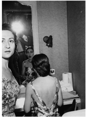 &Alpha;&theta;ή&nu;&alpha;, 5 &Alpha;&upsilon;&gamma;&omicron;ύ&sigma;&tau;&omicron;&upsilon; 1957. &Eta; &Mu;&alpha;&rho;ί&alpha; &Kappa;ά&lambda;&lambda;&alpha;&sigmaf; &sigma;&tau;&omicron; &kappa;&alpha;&mu;&alpha;&rho;ί&nu;&iota; &tau;&eta;&sigmaf;, &sigma;&tau;&omicron; &Eta;&rho;ώ&delta;&epsilon;&iota;&omicron;. &Tau;&eta;&nu; &eta;&mu;έ&rho;&alpha; &epsilon;&kappa;&epsilon;ί&nu;&eta;, &kappa;&alpha;&iota; έ&pi;&epsilon;&iota;&tau;&alpha; &alpha;&pi;ό &mu;&epsilon;&gamma;ά&lambda;&omicron; &theta;ό&rho;&upsilon;&beta;&omicron; &sigma;&tau;&omicron;&nu; &Tau;ύ&pi;&omicron; &gamma;&iota;&alpha; &tau;&omicron; ύ&psi;&omicron;&sigmaf; &tau;&eta;&sigmaf; &alpha;&mu;&omicron;&iota;&beta;ή&sigmaf; &tau;&eta;&sigmaf;, &eta; &lambda;&upsilon;&rho;&iota;&kappa;ή &tau;&rho;&alpha;&gamma;&omicron;&upsilon;&delta;ί&sigma;&tau;&rho;&iota;&alpha; &epsilon;&rho;&mu;ή&nu;&epsilon;&upsilon;&sigma;&epsilon; ά&rho;&iota;&epsilon;&sigmaf; &iota;&tau;&alpha;&lambda;&iota;&kappa;ώ&nu;, &gamma;&epsilon;&rho;&mu;&alpha;&nu;&iota;&kappa;ώ&nu; &kappa;&alpha;&iota; &gamma;&alpha;&lambda;&lambda;&iota;&kappa;ώ&nu; &omicron;&pi;&epsilon;&rho;&alpha;&tau;&iota;&kappa;ώ&nu; έ&rho;&gamma;&omega;&nu;, &alpha;&pi;ό &tau;&eta; &Lambda;&omicron;&upsilon;&tau;&sigma;ί&alpha; &nu;&tau;&iota; &Lambda;ά&mu;&epsilon;&rho;&mu;&omicron;&upsilon;&rho; &tau;&omicron;&upsilon; &Nu;&tau;&omicron;&nu;&iota;&tau;&sigma;έ&tau;&iota; &omega;&sigmaf; &tau;&eta;&nu; &Omicron;&phi;&eta;&lambda;ί&alpha; &tau;&omicron;&upsilon; Ά&mu;&lambda;&epsilon;&tau; &tau;&omicron;&upsilon; &Alpha;&mu;&pi;&rho;&omicron;&upsilon;ά&zeta; &Tau;&omicron;&mu;ά. &Gamma;&iota;&alpha; &tau;&eta;&nu; &epsilon;&rho;&mu;&eta;&nu;&epsilon;ί&alpha; &tau;&eta;&sigmaf; &alpha;&pi;&omicron;&theta;&epsilon;ώ&theta;&eta;&kappa;&epsilon; &alpha;&pi;ό &tau;&omicron; &alpha;&theta;&eta;&nu;&alpha;ϊ&kappa;ό &kappa;&omicron;&iota;&nu;ό. Ή&tau;&alpha;&nu; &mu;&iota;&alpha; &beta;&rho;&alpha;&delta;&iota;ά &theta;&rho;&iota;ά&mu;&beta;&omicron;&upsilon;, &sigma;&tau;&eta;&nu; &omicron;&pi;&omicron;ί&alpha; &pi;&alpha;&rho;&alpha;&beta;&rho;έ&theta;&eta;&kappa;&epsilon; &sigma;&chi;&epsilon;&delta;ό&nu; &sigma;ύ&sigma;&sigma;&omega;&mu;&omicron; &tau;&omicron; &upsilon;&pi;&omicron;&upsilon;&rho;&gamma;&iota;&kappa;ό &sigma;&upsilon;&mu;&beta;&omicron;ύ&lambda;&iota;&omicron;, &epsilon;&nu;ώ &tau;&omicron; &rho;&epsilon;&sigma;&iota;&tau;ά&lambda; &epsilon;ί&chi;&epsilon; &alpha;&nu;&alpha;&chi;&theta;&epsilon;ί &sigma;&epsilon; &mu;&epsilon;ί&zeta;&omicron;&nu; &kappa;&alpha;&lambda;&lambda;&iota;&tau;&epsilon;&chi;&nu;&iota;&kappa;ό &kappa;&alpha;&iota; &kappa;&omicron;&sigma;&mu;&iota;&kappa;ό &gamma;&epsilon;&gamma;&omicron;&nu;ό&sigmaf;.  &nbsp;  