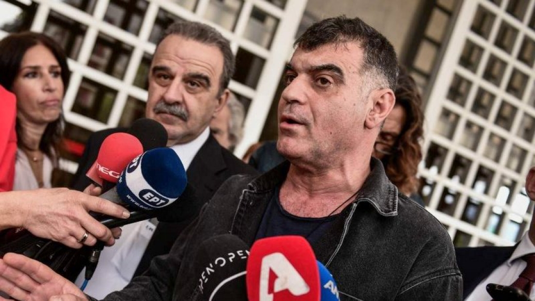 7 &Nu;&omicron;&epsilon;&mu;&beta;&rho;ί&omicron;&upsilon; 2022, &Alpha;&theta;ή&nu;&alpha;. &Omicron; &delta;&eta;&mu;&omicron;&sigma;&iota;&omicron;&gamma;&rho;ά&phi;&omicron;&sigmaf; &Kappa;ώ&sigma;&tau;&alpha;&sigmaf; &Beta;&alpha;&xi;&epsilon;&beta;ά&nu;&eta;&sigmaf; &kappa;&alpha;&iota; &omicron; &delta;&iota;&kappa;&eta;&gamma;ό&rho;&omicron;&sigmaf; &Gamma;&iota;ά&nu;&nu;&eta;&sigmaf; &Mu;&alpha;&nu;&tau;&zeta;&omicron;&upsilon;&rho;ά&nu;&eta;&sigmaf; έ&xi;&omega; &alpha;&pi;ό &tau;&omicron;&nu; Ά&rho;&epsilon;&iota;&omicron; &Pi;ά&gamma;&omicron;.