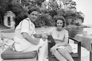 1964. &Omicron; &delta;&iota;ά&delta;&omicron;&chi;&omicron;&sigmaf; &alpha;&kappa;ό&mu;&alpha; &Kappa;&omega;&nu;&sigma;&tau;&alpha;&nu;&tau;ί&nu;&omicron;&sigmaf; &kappa;&alpha;&iota; &eta; Ά&nu;&nu;&alpha; &Mu;&alpha;&rho;ί&alpha; &sigma;&tau;&eta;&nu; &Kappa;έ&rho;&kappa;&upsilon;&rho;&alpha;. 